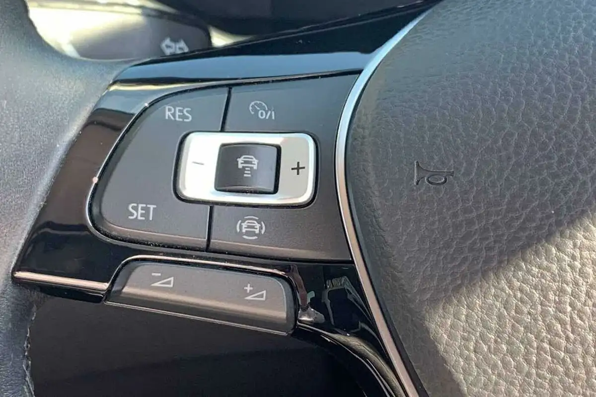 2021-volkswagen-t-roc-15-tsi-sel-dsg-big-13