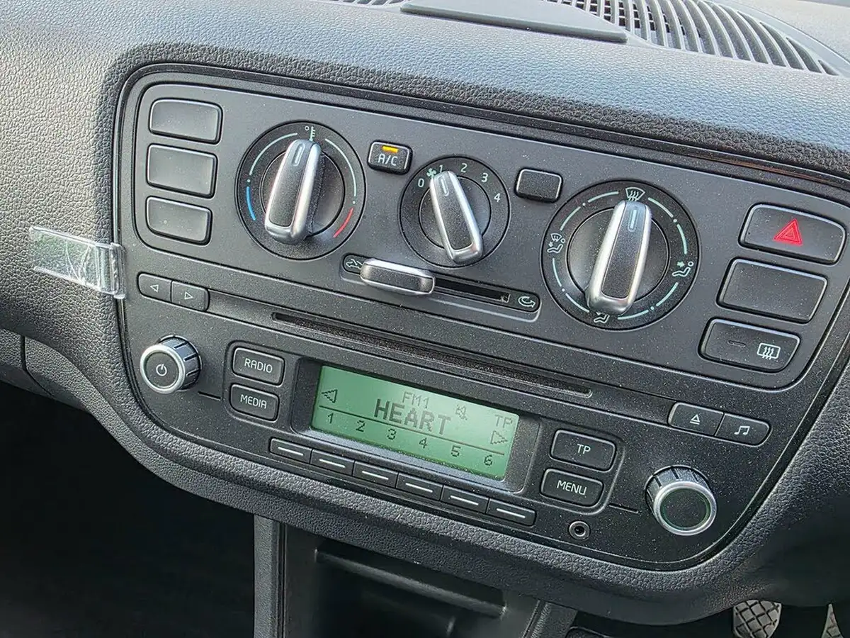 2015-skoda-citigo-10-se-5d-big-32