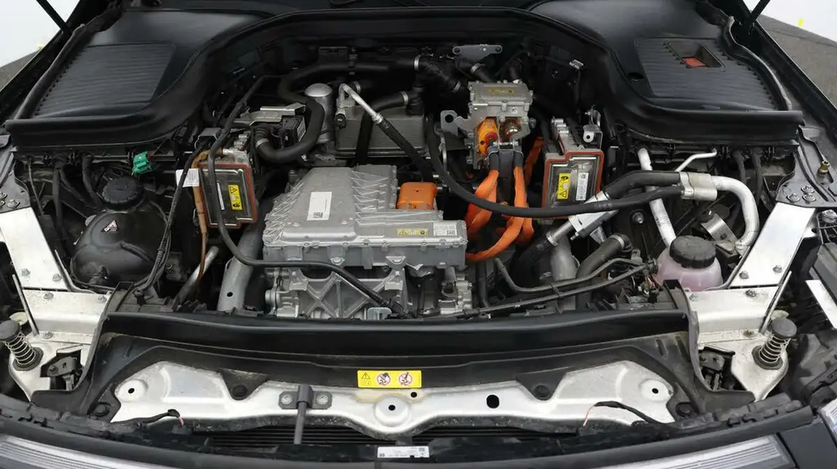 2021-mercedes-benz-eqc-e-eqc-400-amg-line-big-18
