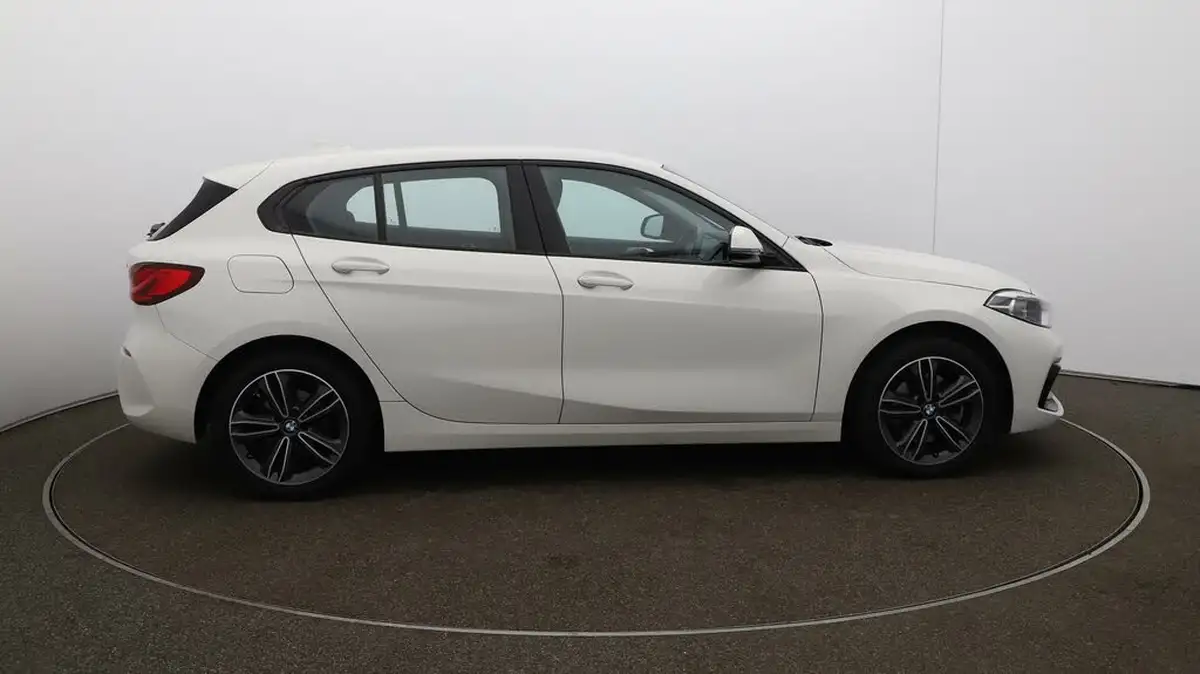 2022-bmw-1-series-15-118i-sport-dct-big-42