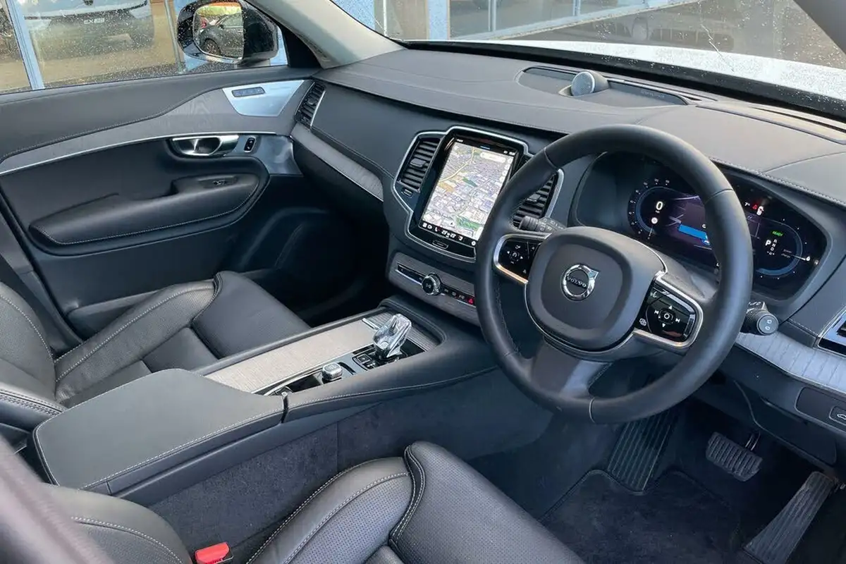 2024-volvo-xc90-20-t8-ultra-dark-big-3