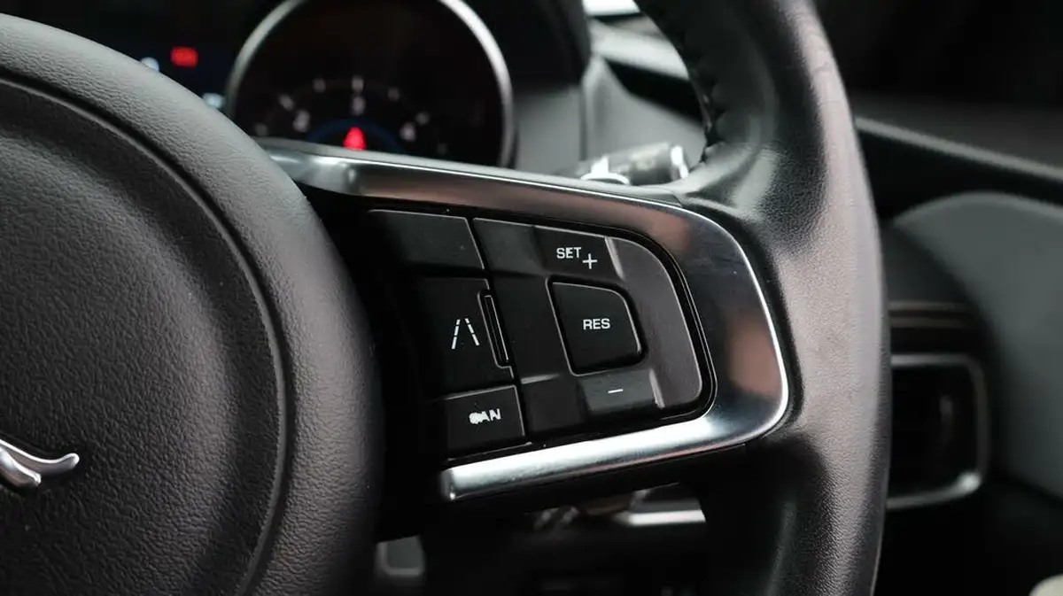 2019-jaguar-f-pace-20-i4d-r-sport-180ps-ss-auto-big-27