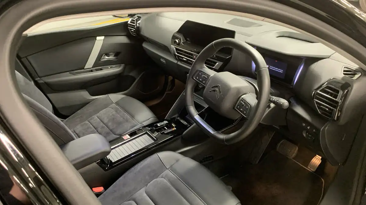 2024-citroen-c4-e-e-series-156ps-54kwh-big-10