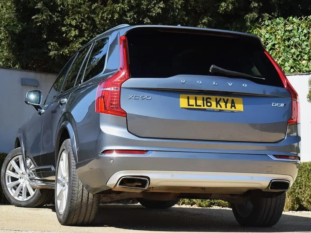 2016-volvo-xc90-20td-d5-inscription-big-6