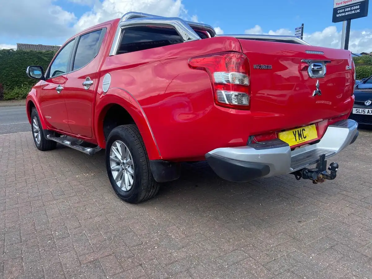 2016-mitsubishi-l200-24di-d-barbarian-auto-big-5