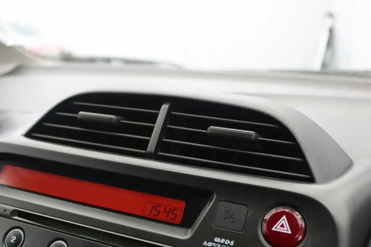 2013-honda-jazz-12-i-vtec-s-big-24