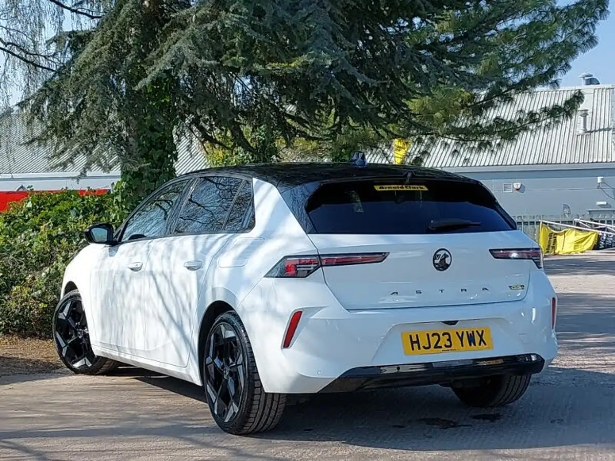 2023-vauxhall-astra-16-gse-225ps-hatchback-big-1
