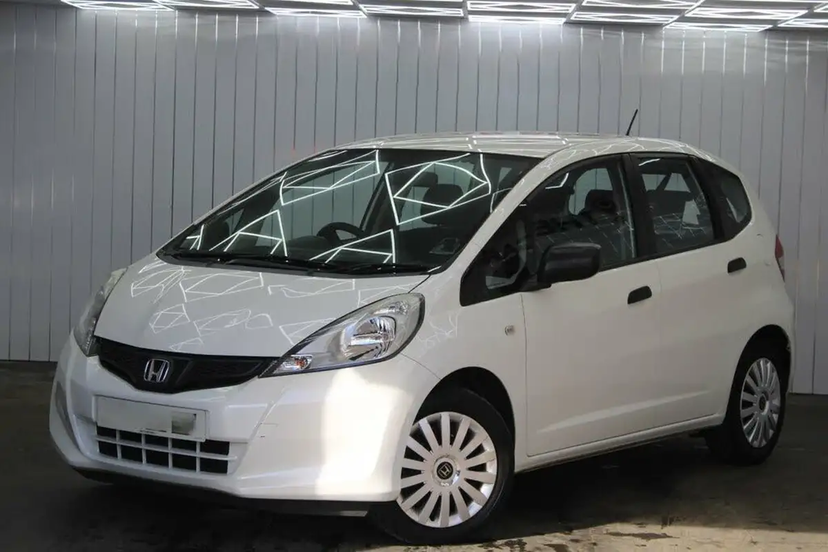 2013-honda-jazz-12-i-vtec-s-big-0