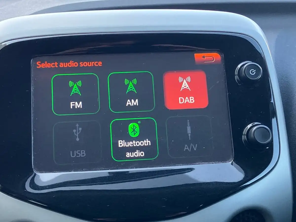 2014-citroen-c1-10-vti-feel-5d-big-24