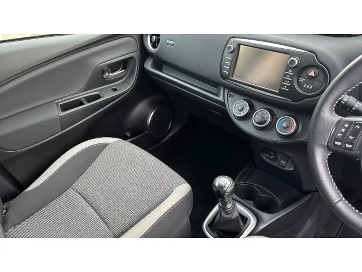 2020-toyota-yaris-15-vvt-i-y20-111bhp-1496cc-big-13