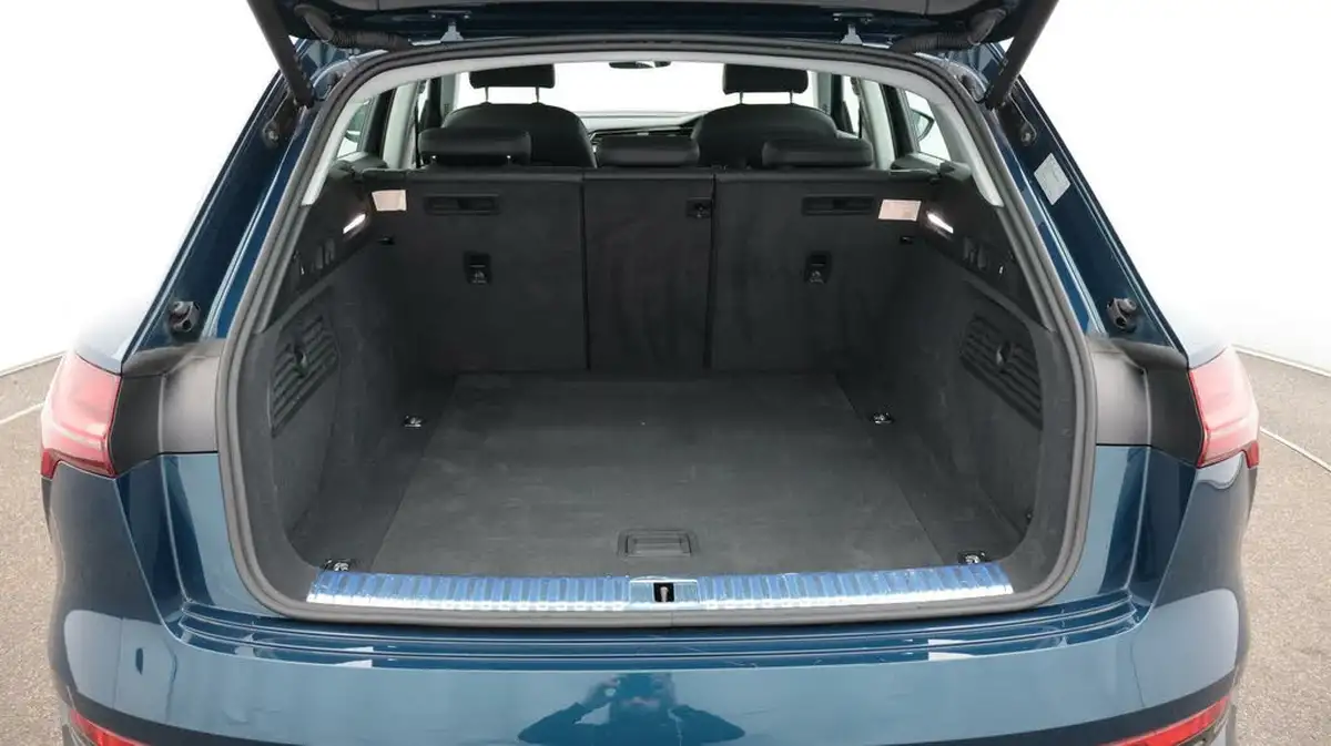 2021-audi-e-tron-50e-technik-station-wagon-big-17