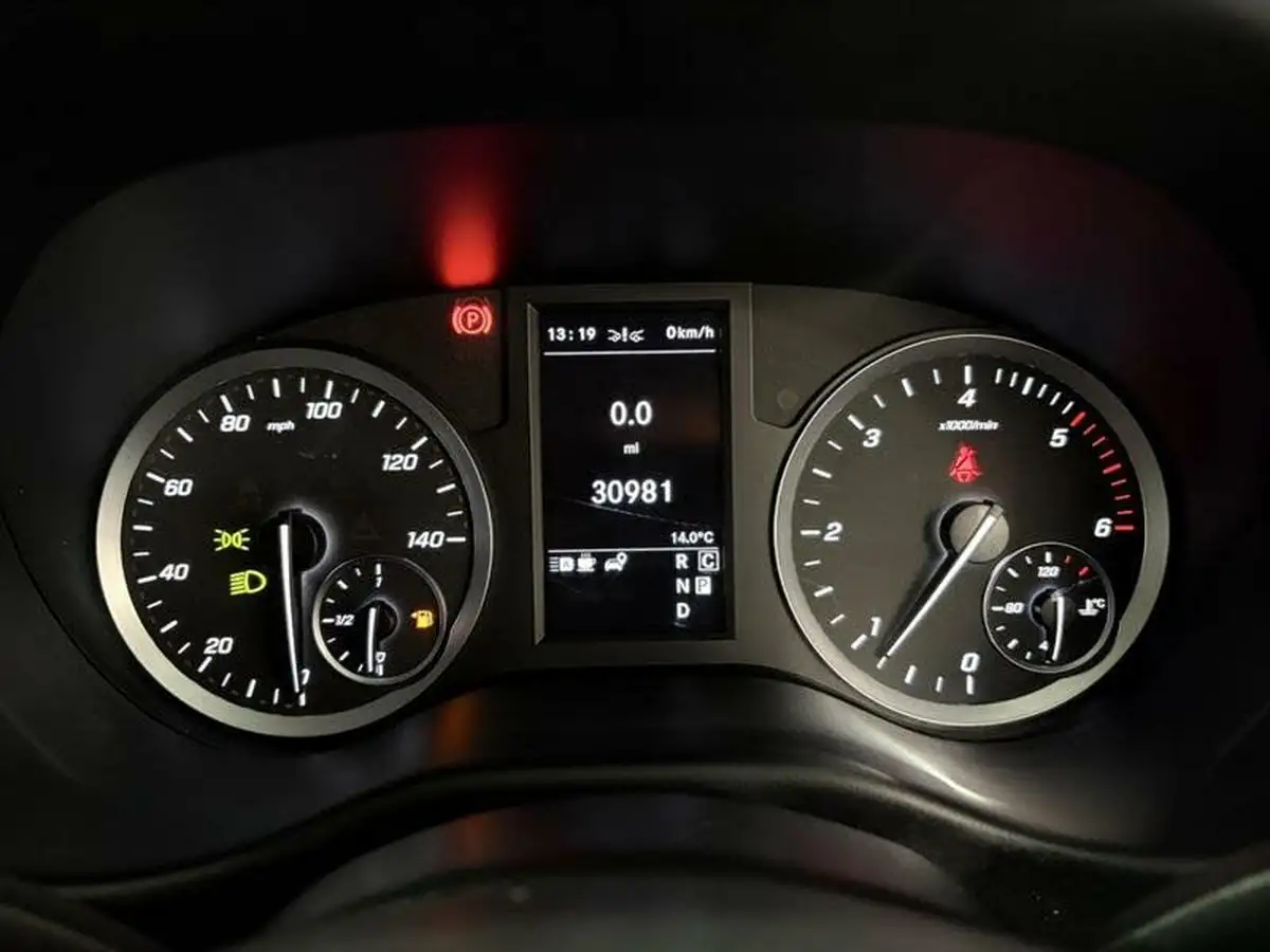 2022-mercedes-benz-vito-big-16