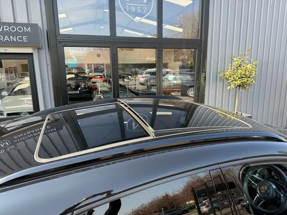 2018-porsche-macan-big-19