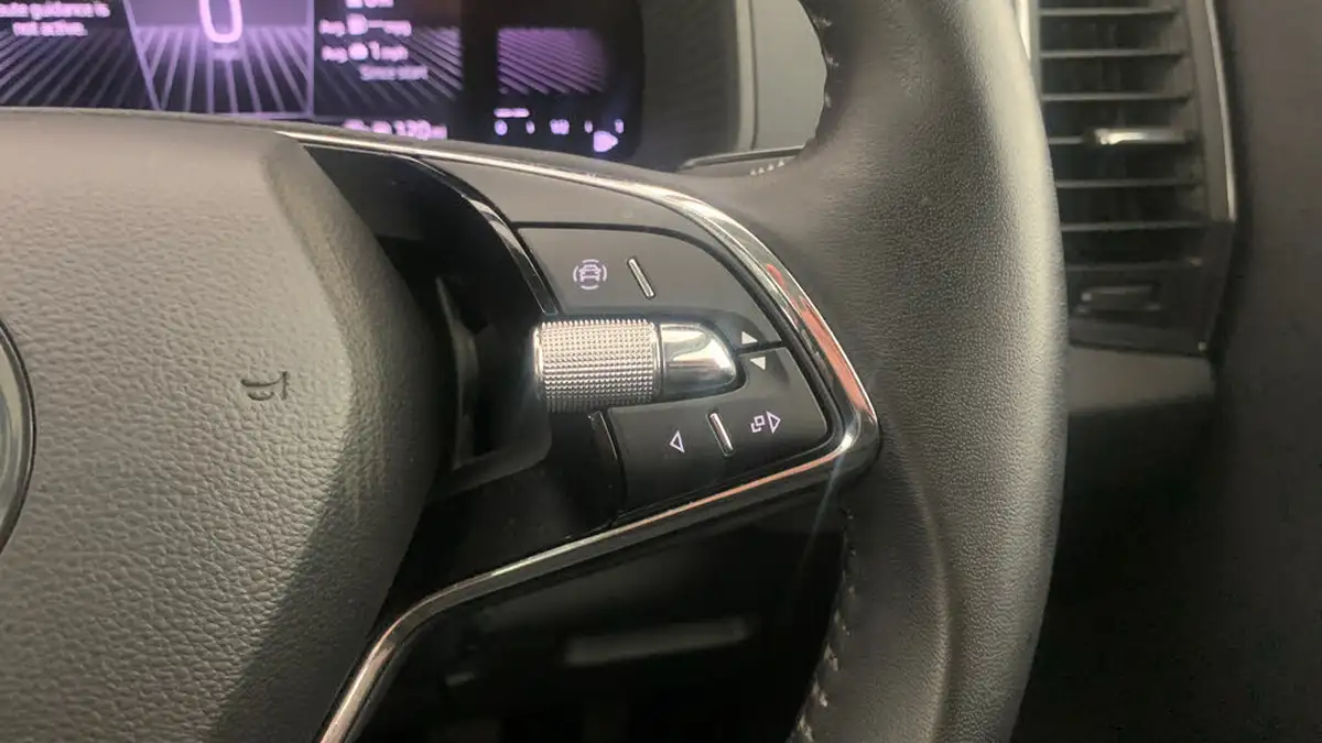2023-skoda-karoq-15-tsi-se-l-big-17