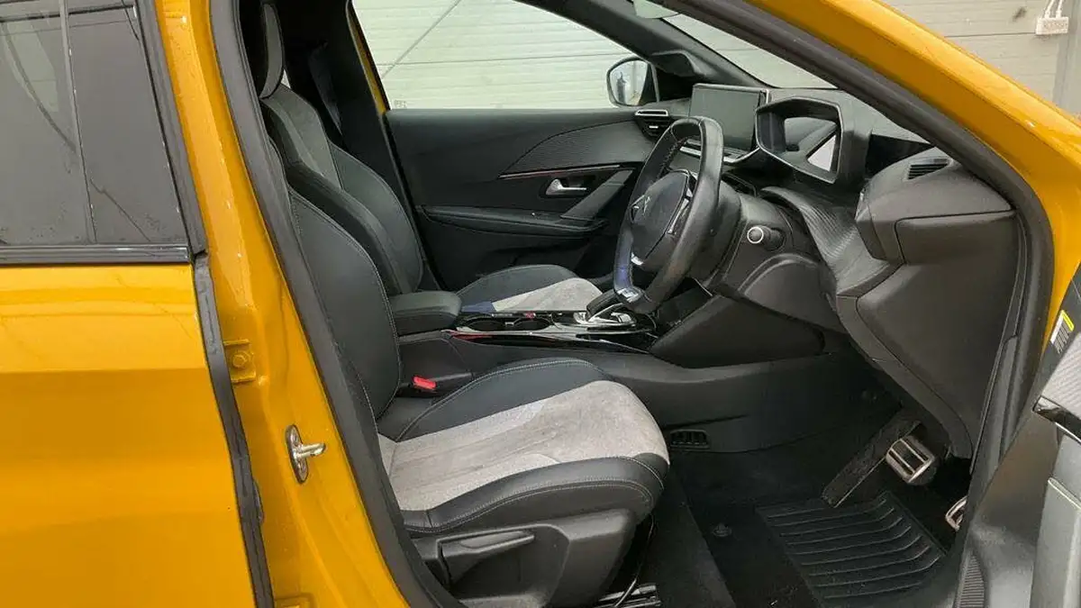 2020-peugeot-208-e-gt-50kwh-big-4