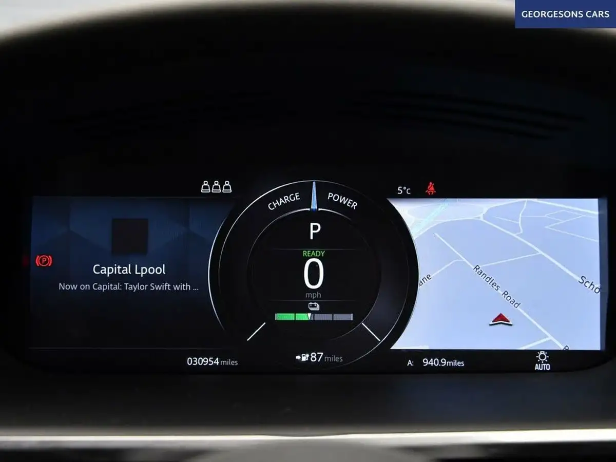 2021-jaguar-i-pace-ev400-se-big-13