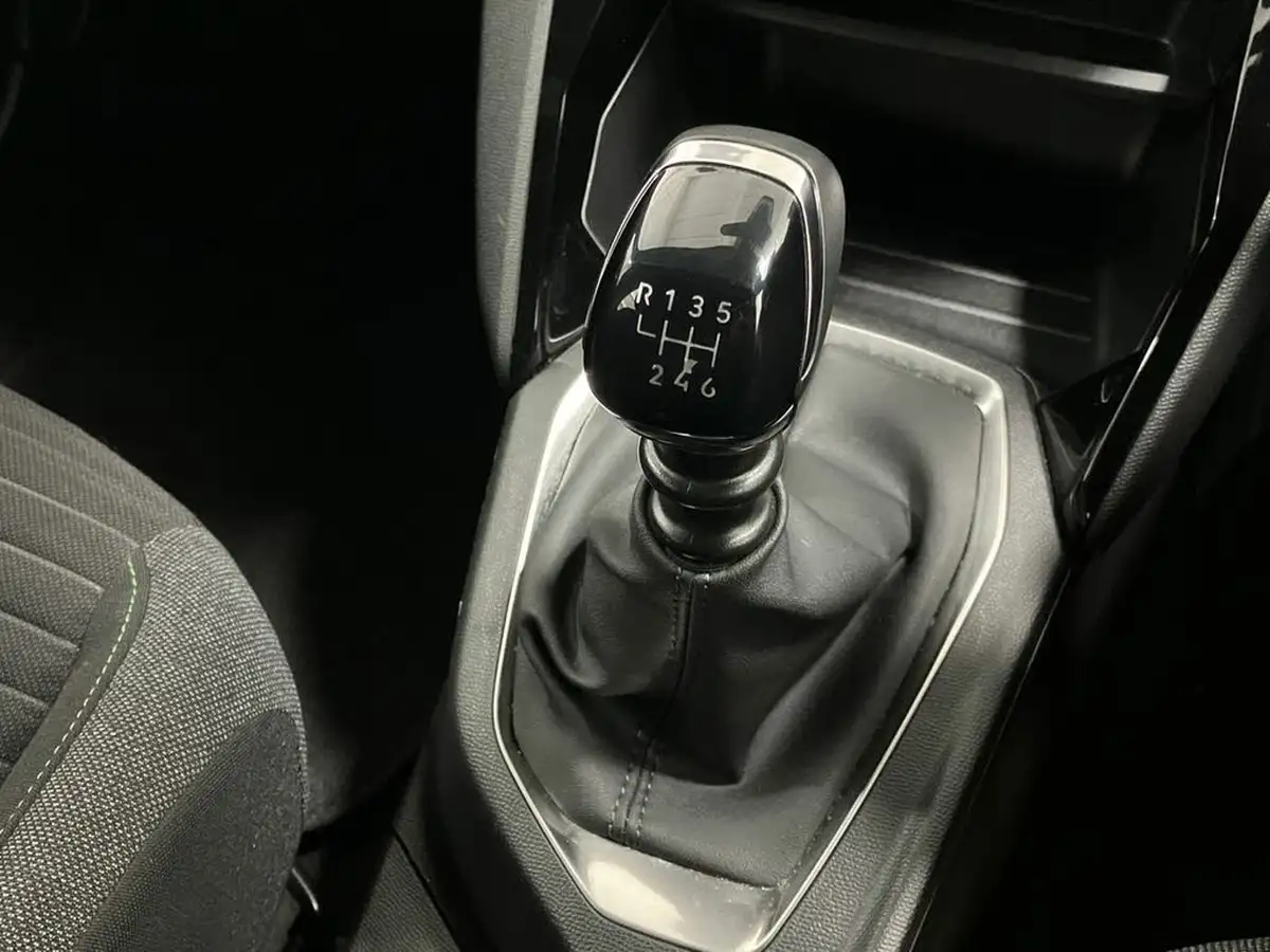2023-peugeot-2008-suv-12-puretech-active-big-35