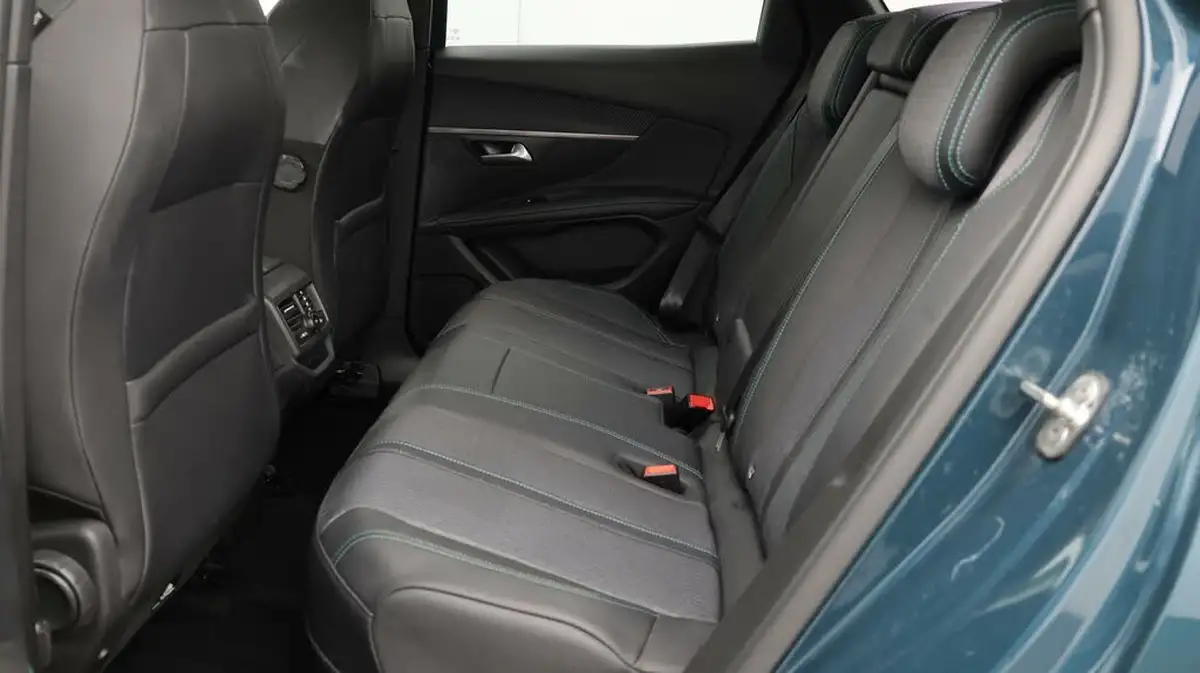 2022-peugeot-3008-suv-16-puretech-allure-225bhp-hybrid-e-eat8-big-16
