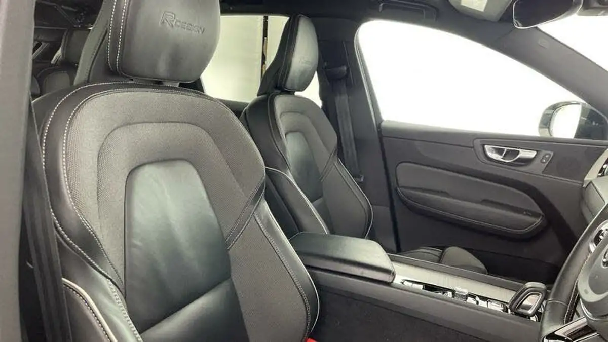 2020-volvo-xc60-20-b5-r-design-awd-big-18