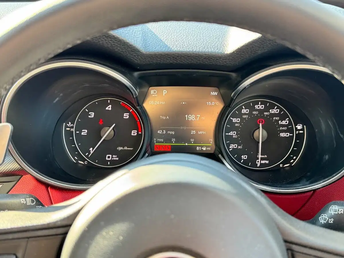 2018-alfa-romeo-stelvio-22td-speciale-207bhp-big-26