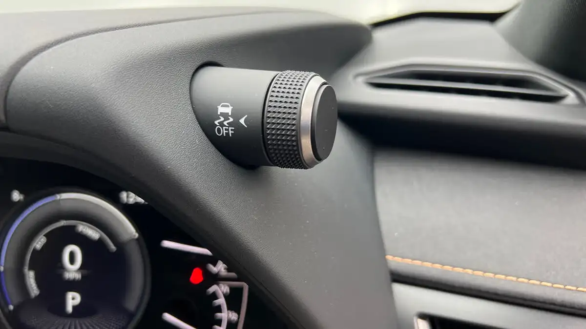 2023-lexus-ux-250h-20-f-sport-design-big-34