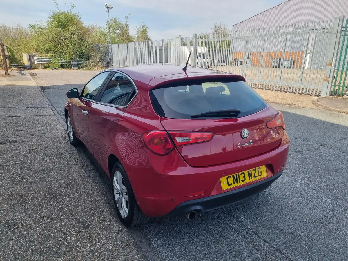 2013-alfa-romeo-giulietta-16td-lusso-big-7