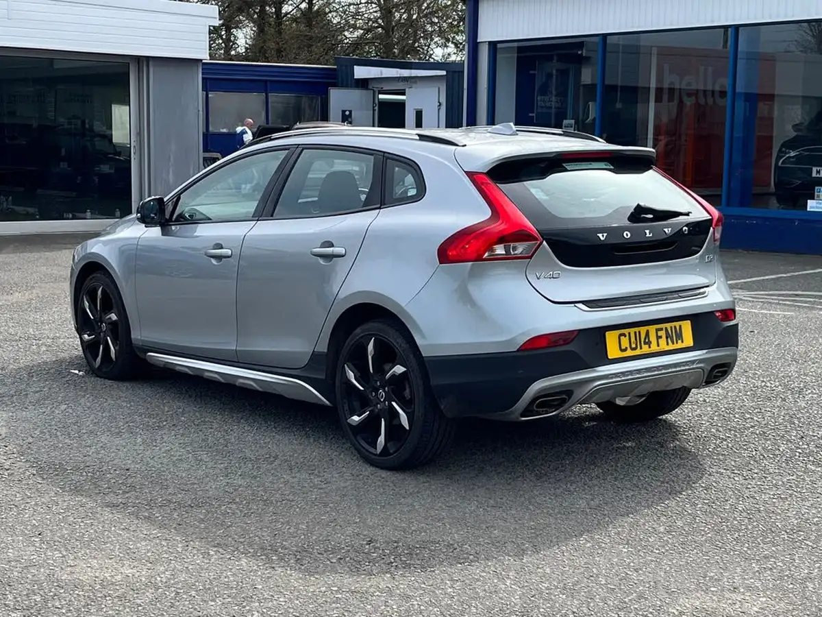 2014-volvo-v40-20td-d3-cross-country-lux-geartronic-big-4