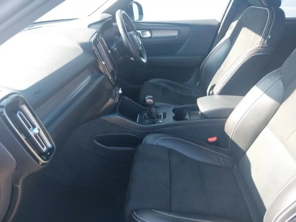 2021-volvo-xc40-15-t3-r-design-161bhp-big-4