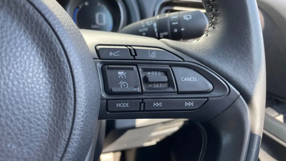 2022-mazda-mazda2-15-select-big-28