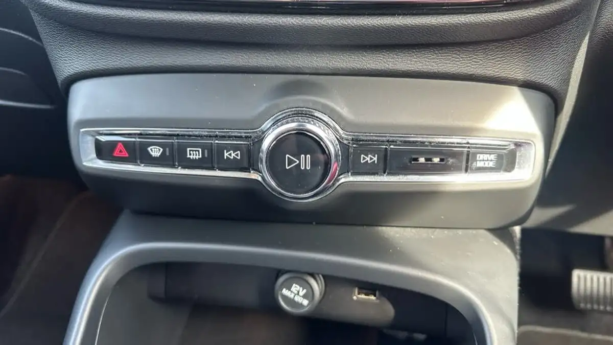 2019-volvo-xc40-20td-d3-inscription-pro-awd-geartronic-big-44