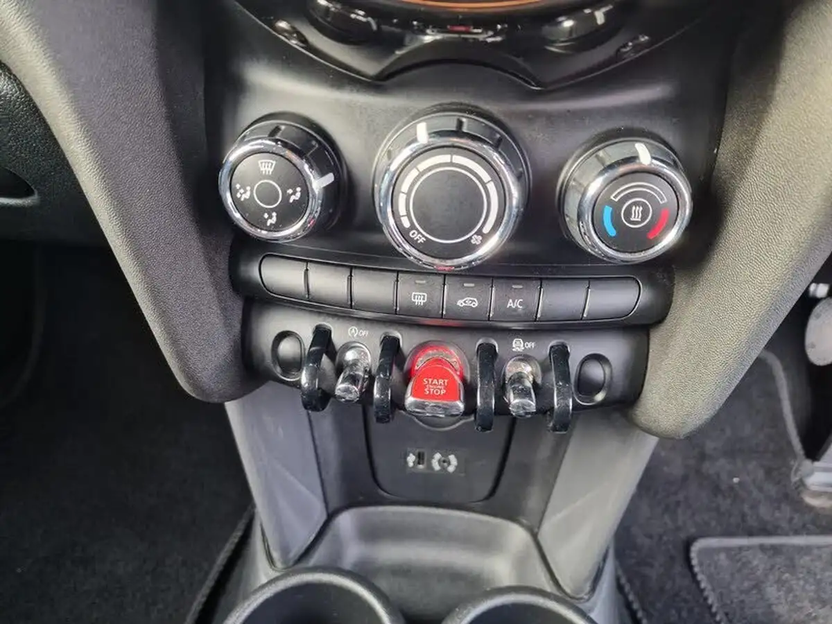 2015-mini-cooper-12-one-ss-5d-big-17