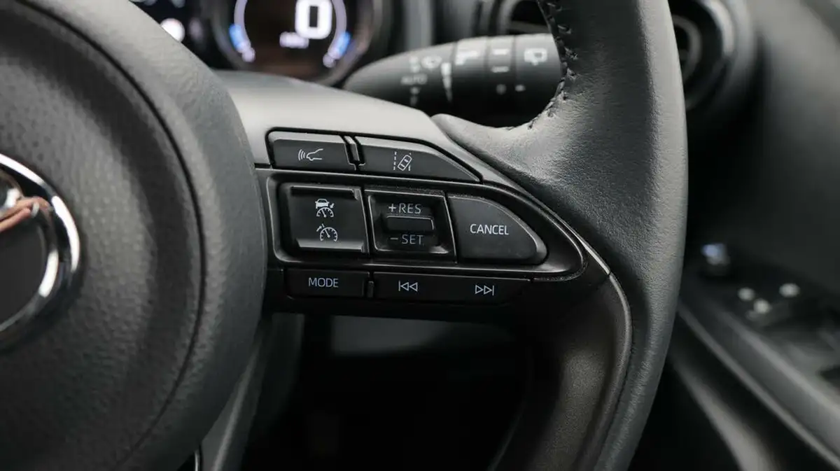 2022-toyota-yaris-15-vvt-i-dynamic-big-25