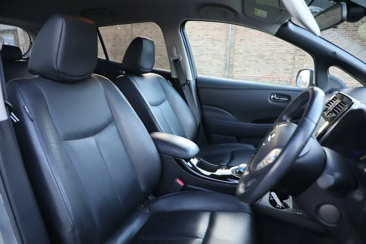 2017-nissan-leaf-e-tekna-80kw-30kwh-big-13
