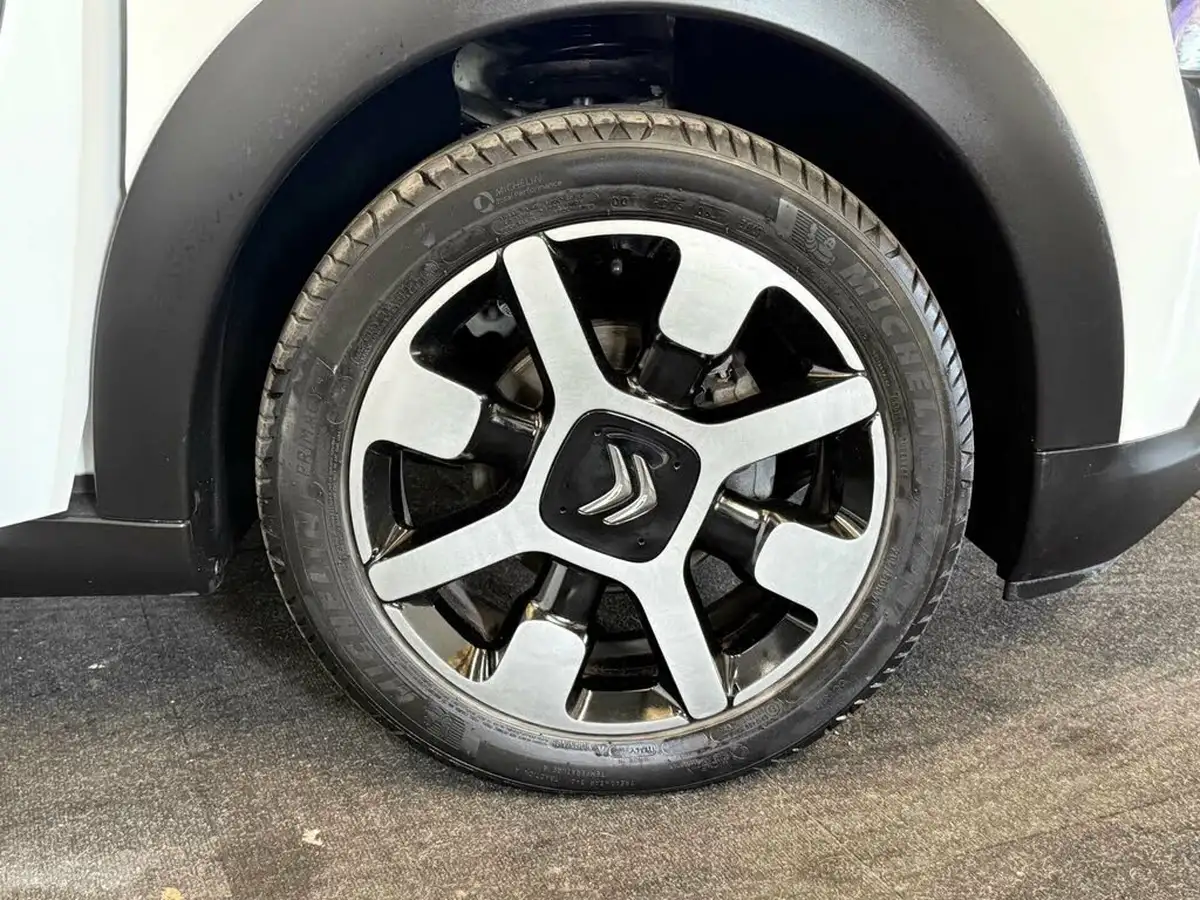2017-citroen-c4-cactus-16bluehdi-flair-ss-etg6-big-10