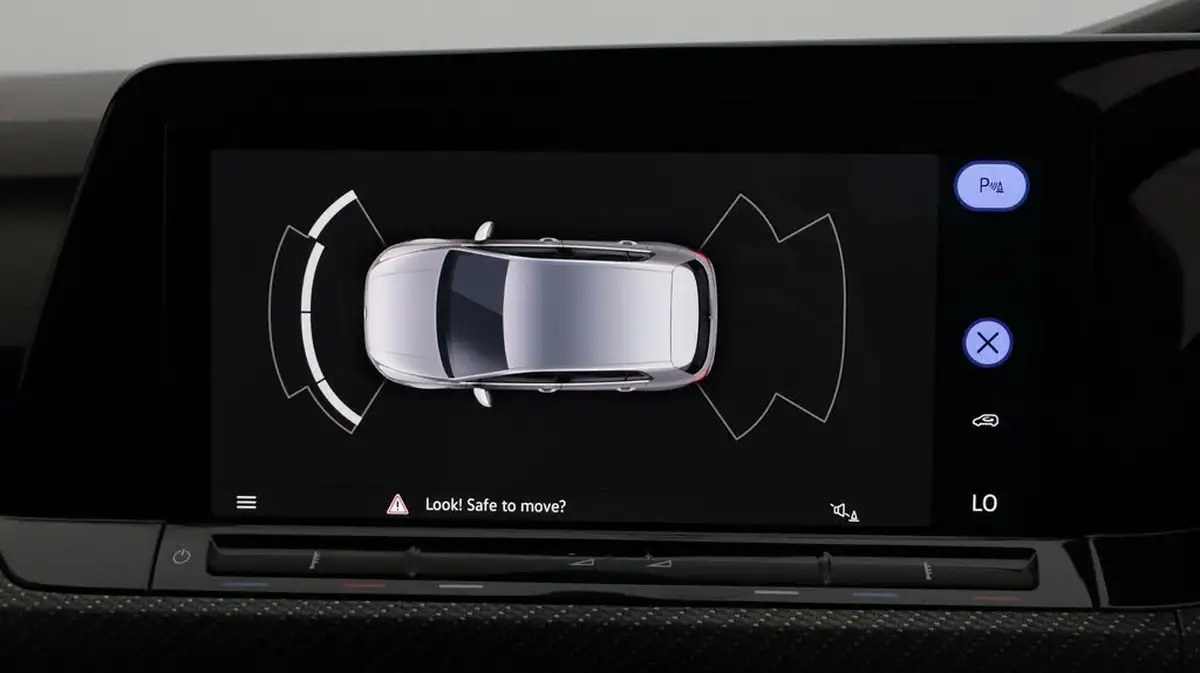2021-volkswagen-golf-big-27
