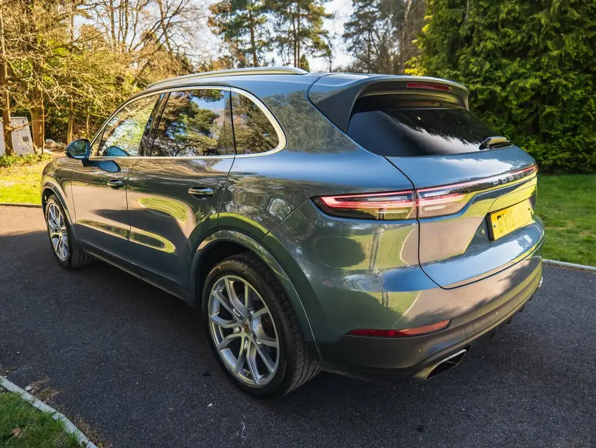 2018-porsche-cayenne-30-v6-big-3