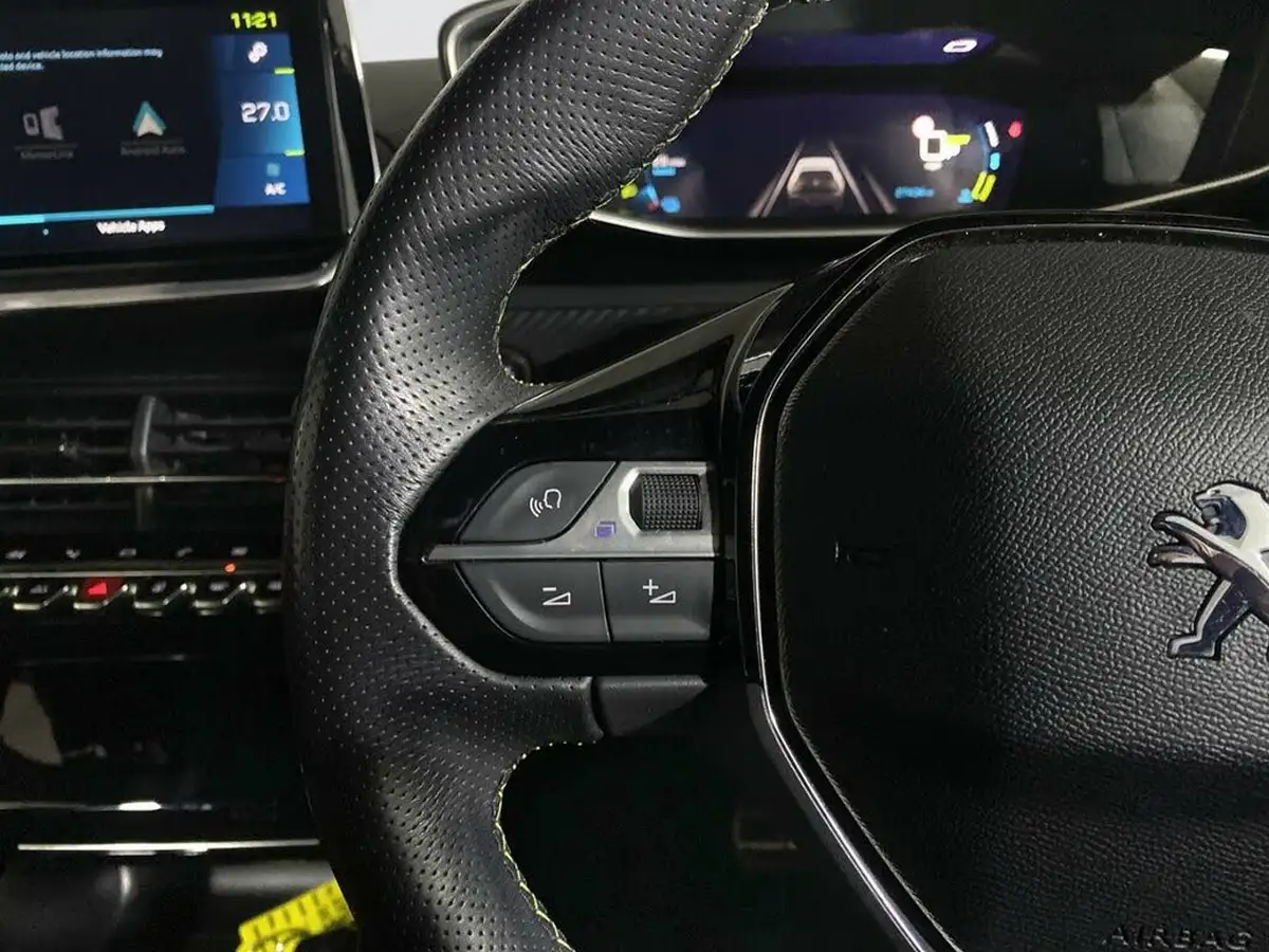 2020-peugeot-208-e-gt-big-14