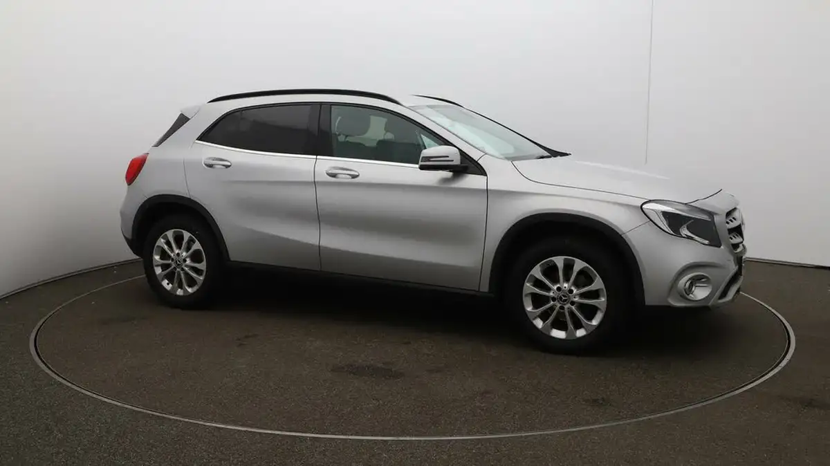 2017-mercedes-benz-gla-class-16-gla-200-se-big-37