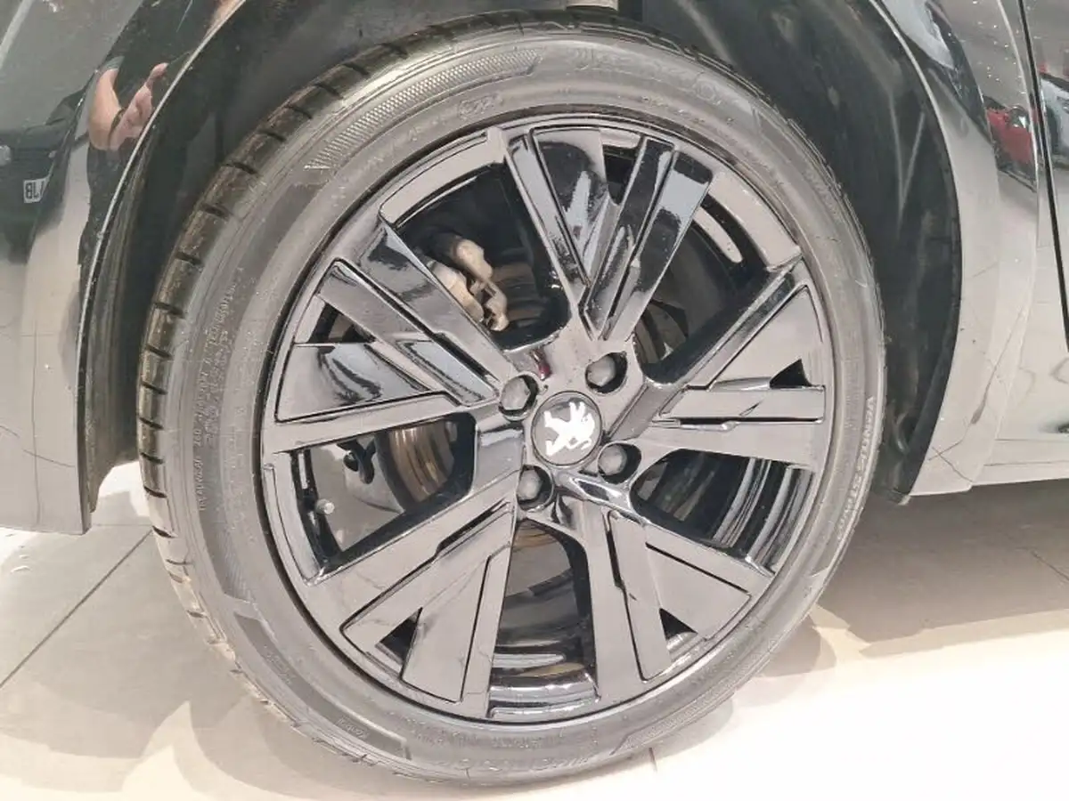 2021-peugeot-208-15-bluehdi-gt-big-11