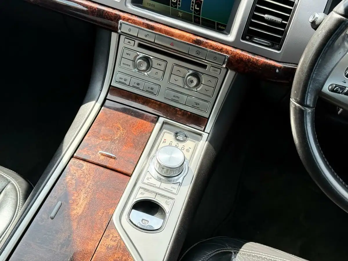 2010-jaguar-xf-30td-premium-luxury-big-21