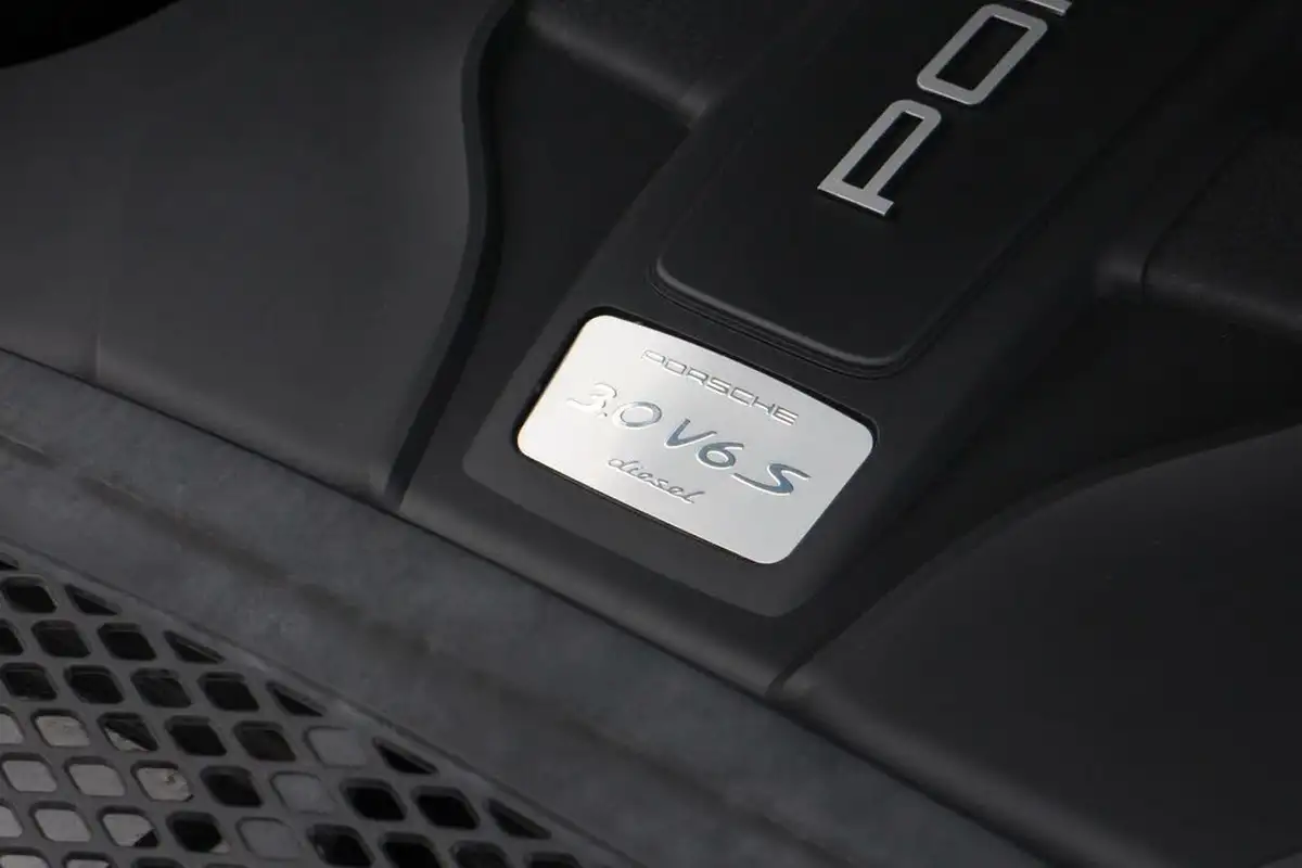 2016-porsche-macan-30td-s-big-11