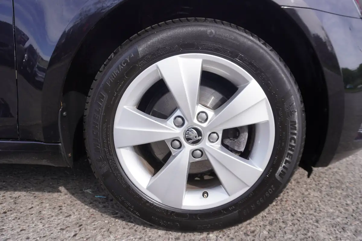 2018-skoda-octavia-big-16