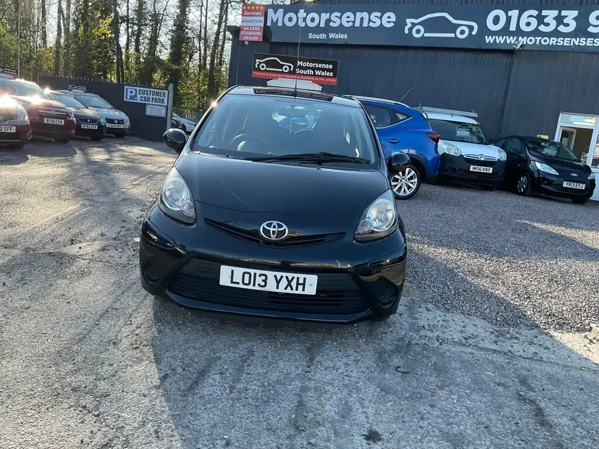 2013-toyota-aygo-10-aygo-ice-5d-big-38