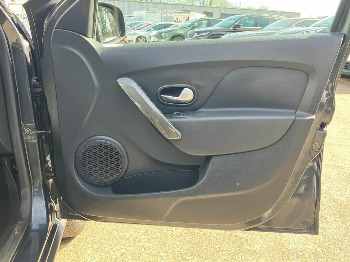 2017-dacia-sandero-stepway-09-tce-laureate-big-31