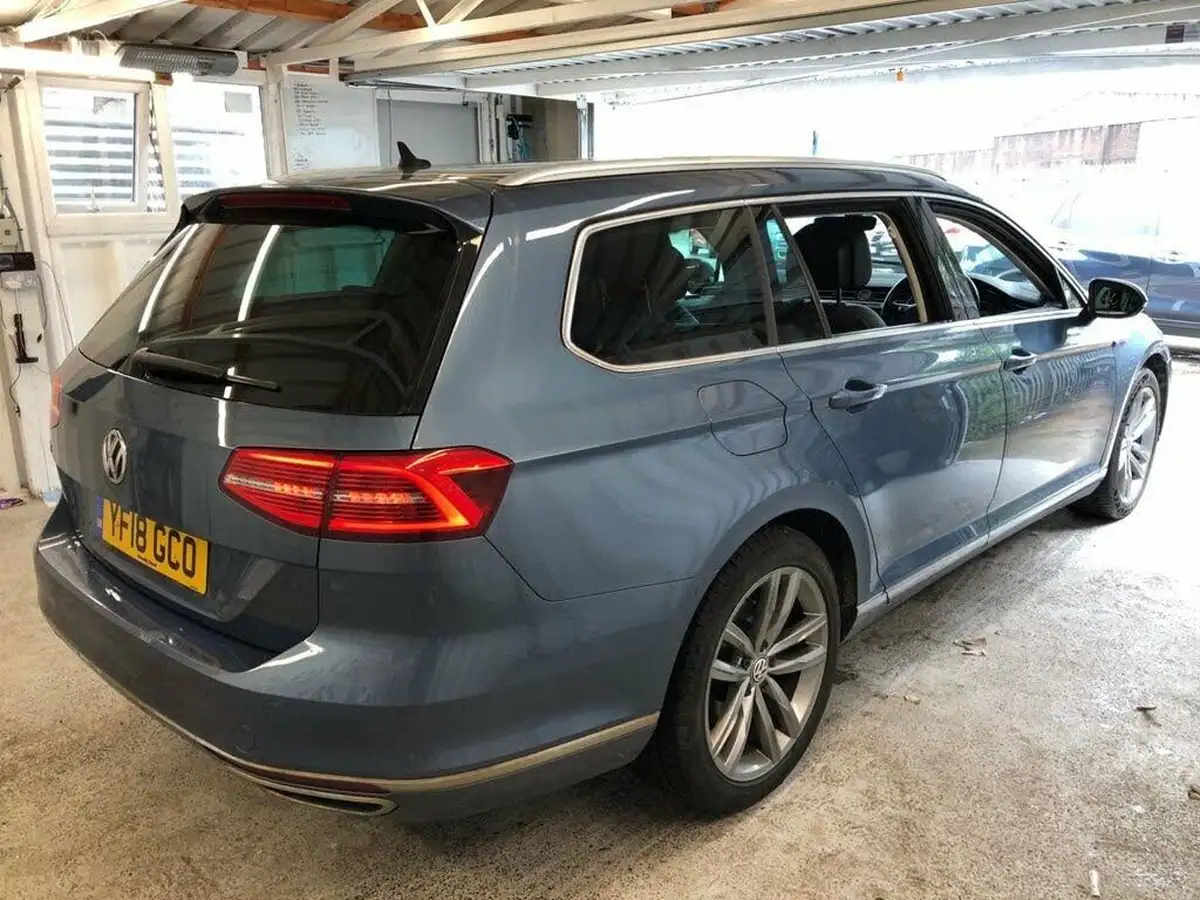 2018-volkswagen-passat-14-tsi-gte-estate-5d-big-9