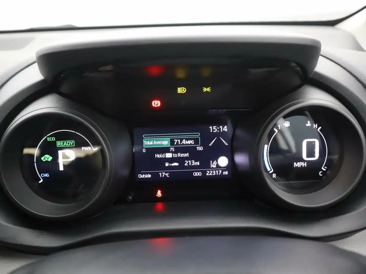 2022-toyota-yaris-cross-15-vvt-i-icon-big-10
