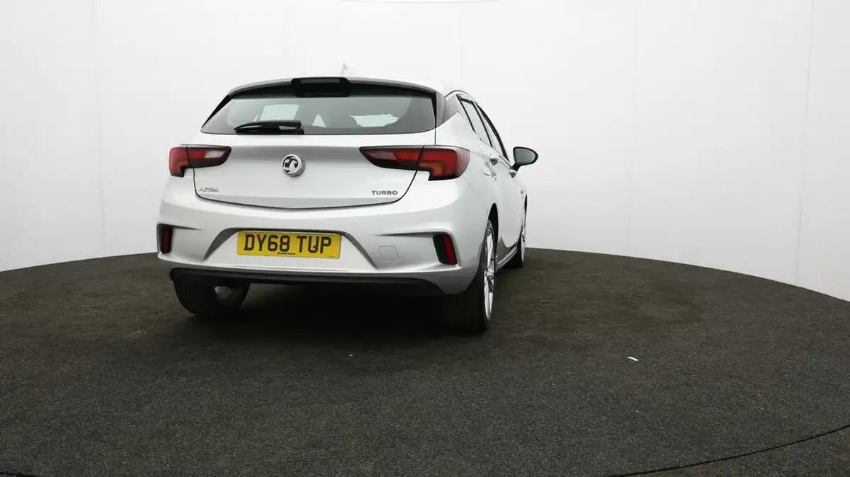 2018-vauxhall-astra-14i-16v-turbo-sri-vx-line-nav-big-74