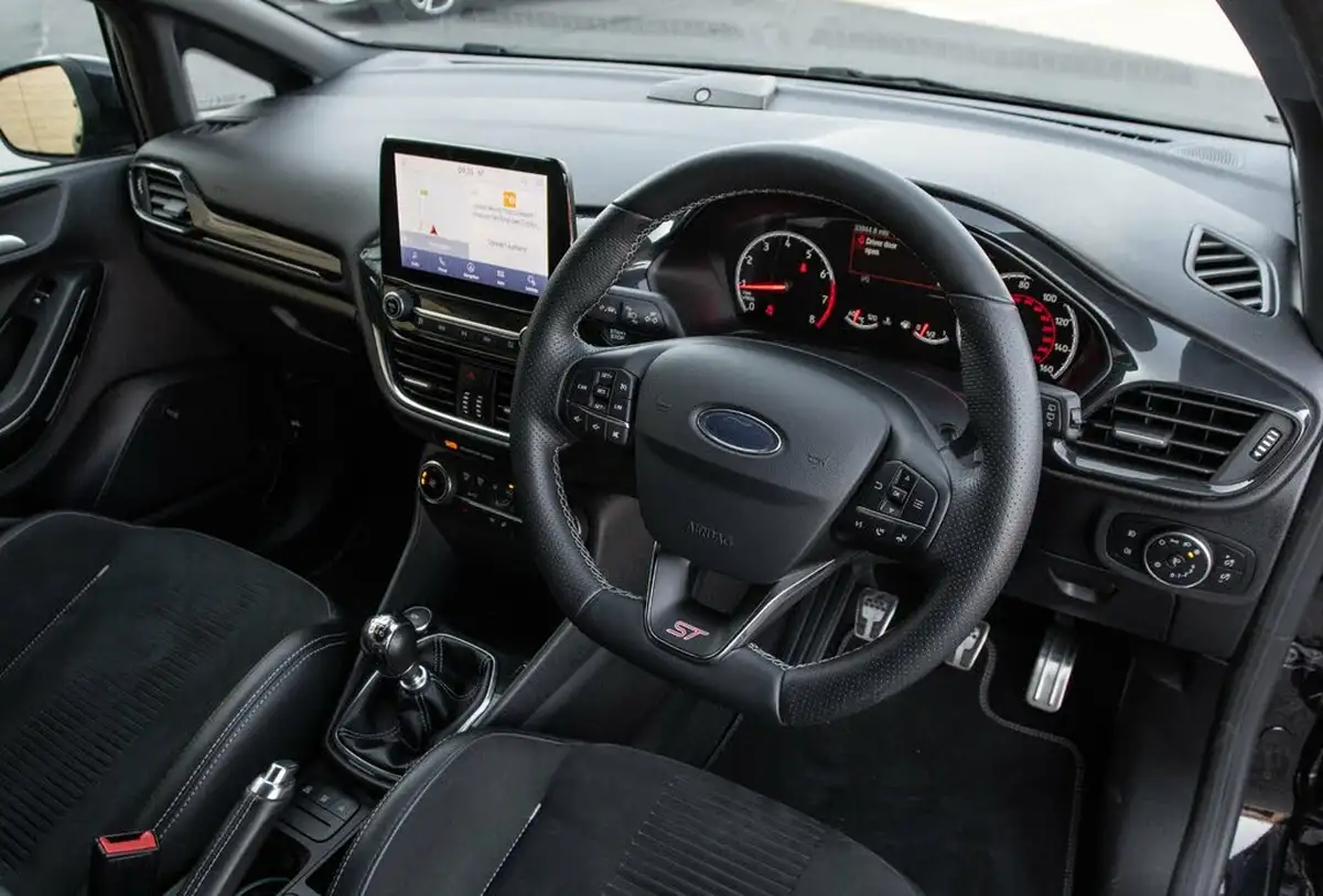 2020-ford-fiesta-15t-st-3-5d-big-4