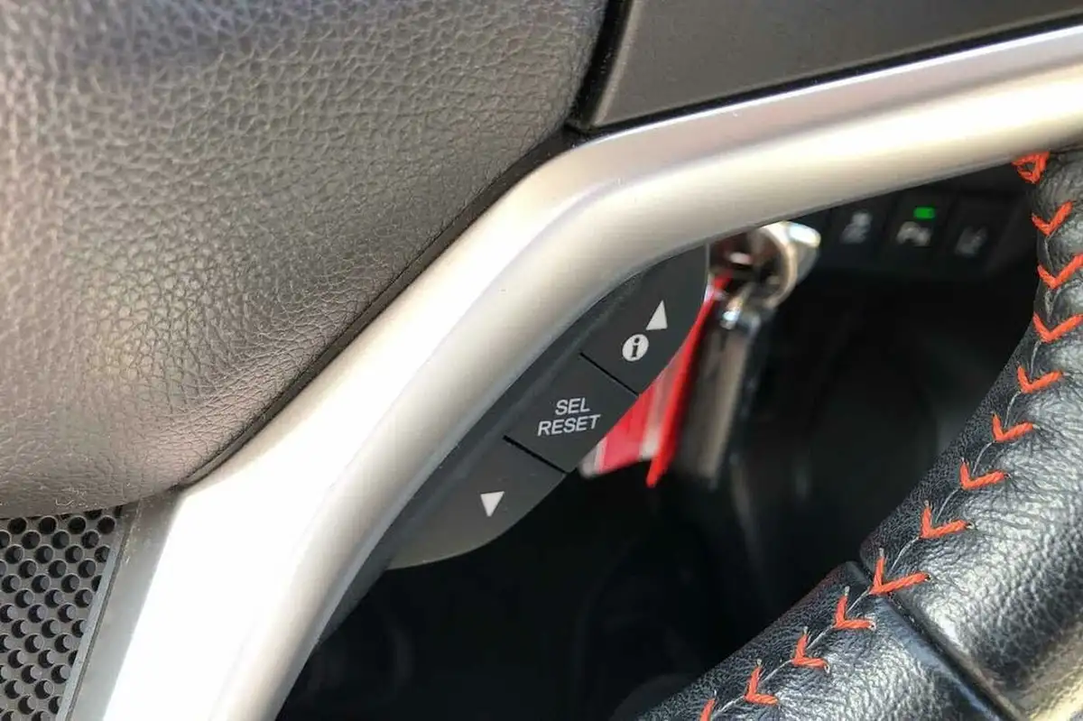 2018-honda-jazz-15-i-vtec-sport-navi-big-28