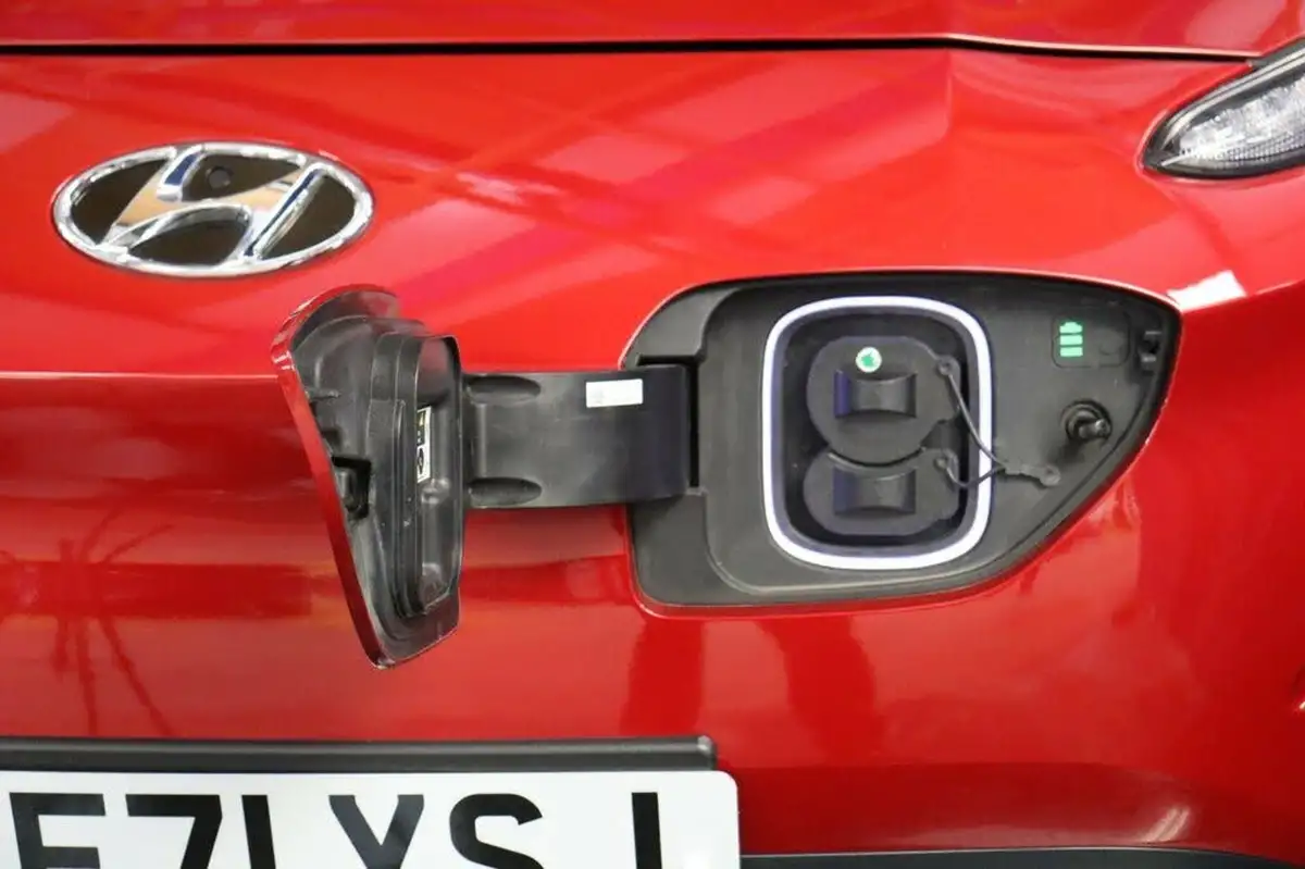 2022-hyundai-kona-e-premium-204ps-64kwh-7kw-obc-big-17